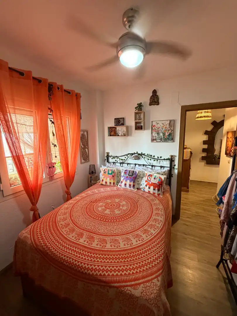 Habitación de Piso en venta en La Línea de la Concepción con Aire acondicionado, Terraza y Amueblado