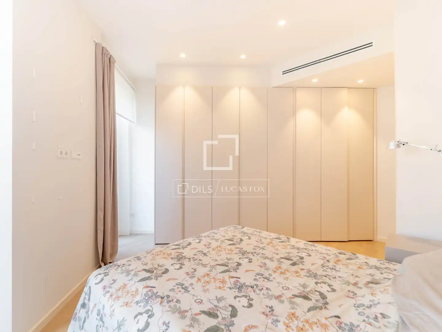 Habitación de Piso de alquiler en Valencia con Aire acondicionado, Amueblado y Balcón