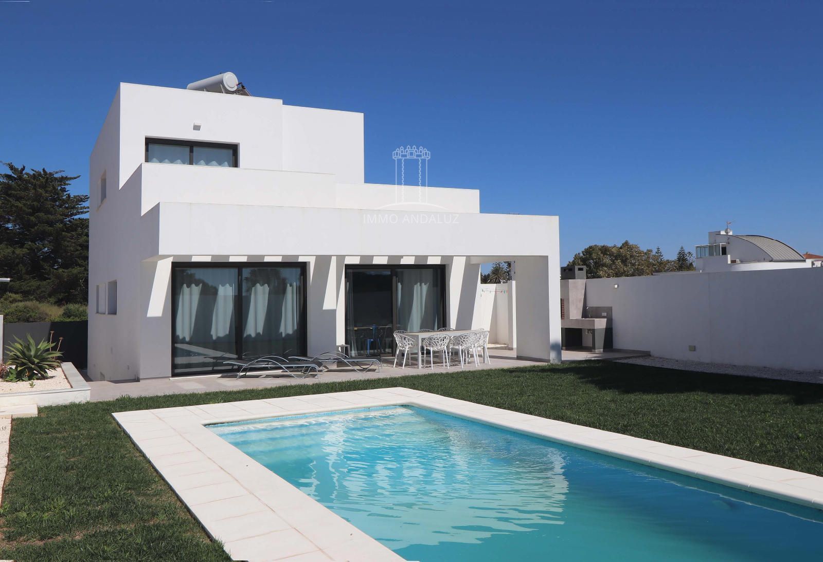 Exterior view of House or chalet for sale in Conil de la Frontera  with Air Conditioner, Heating and Swimming Pool