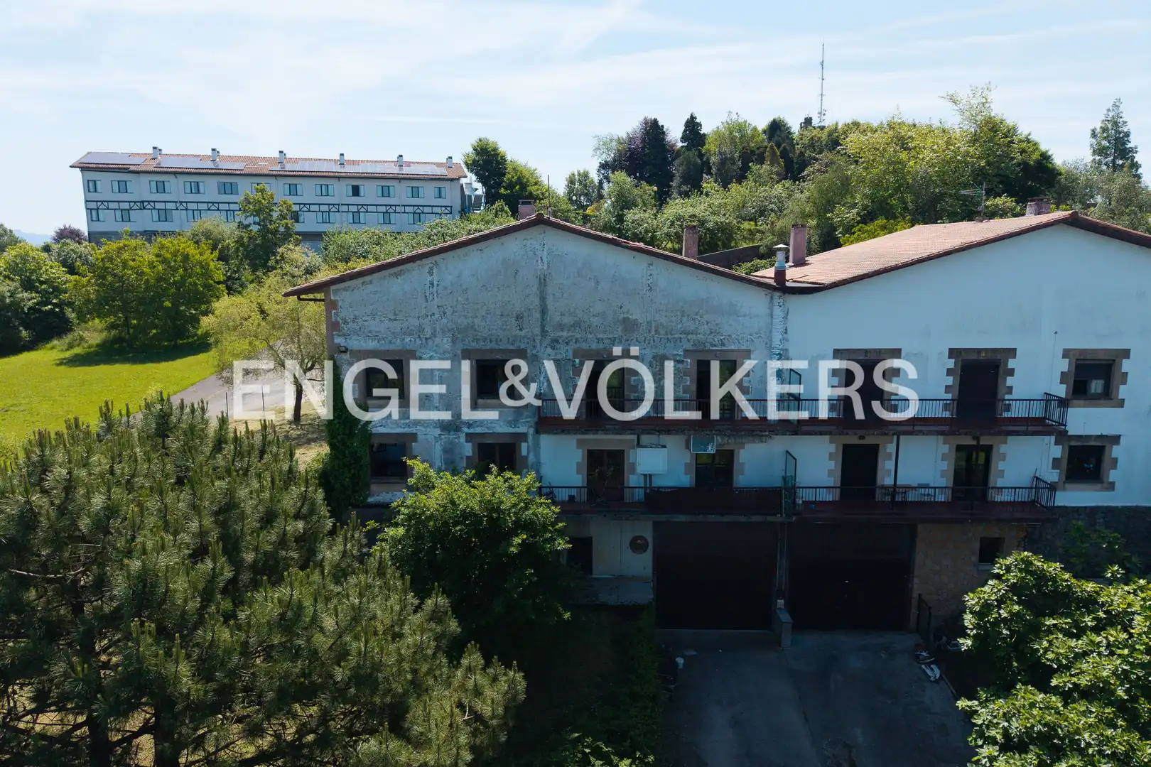 Vista exterior de Casa adosada en venda en Donostia - San Sebastián  amb Calefacció, Jardí privat i Terrassa