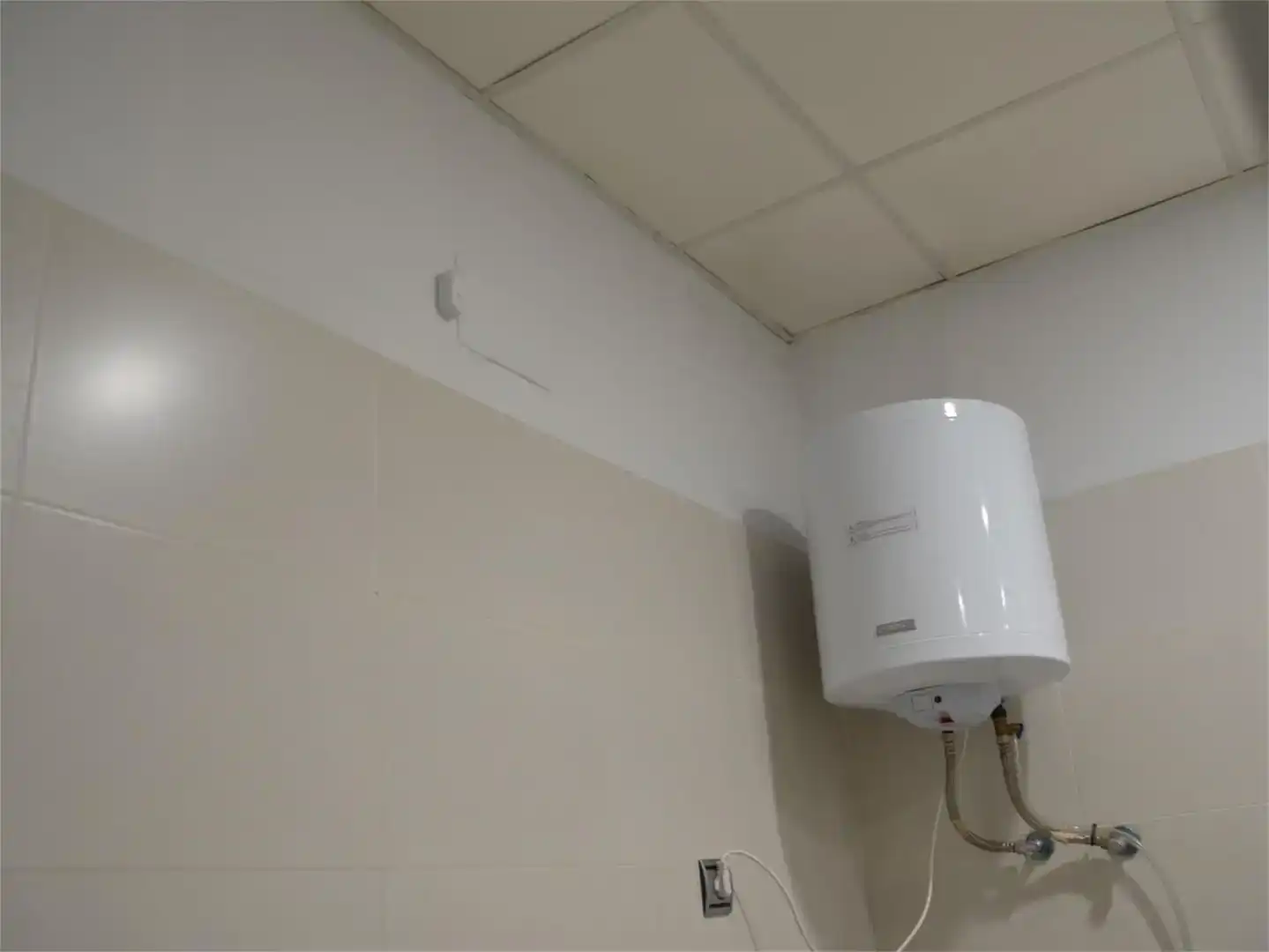 Bathroom of Commercial properties for rent in Valencia  with Air Conditioner