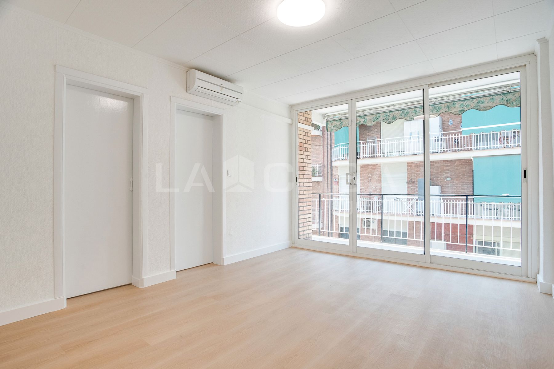 Bedroom of Flat for sale in  Barcelona Capital  with Balcony