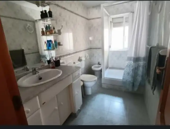 Baño de Ático en venta en Granada con Terraza y Amueblado