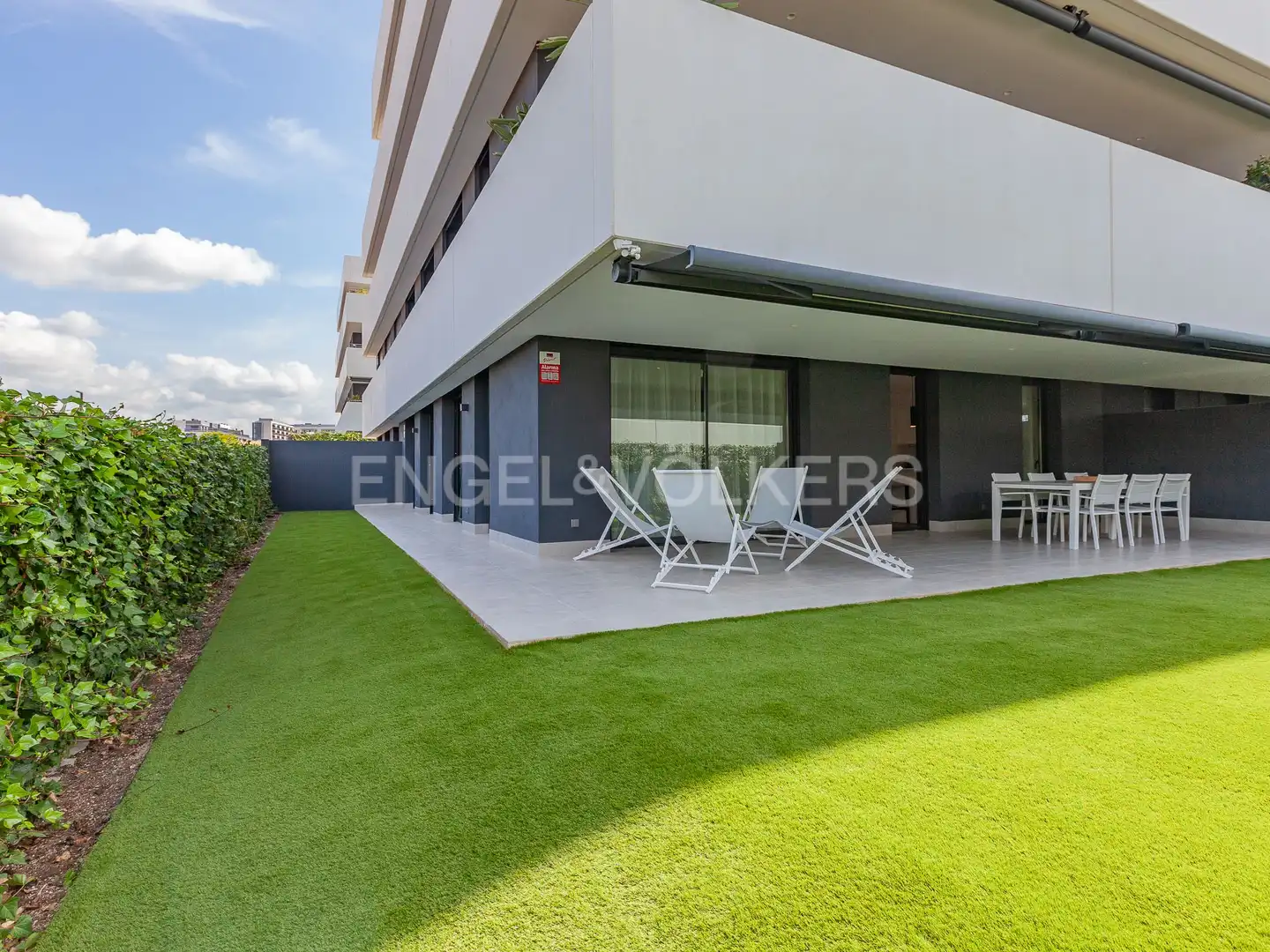 Terrasse von Wohnungen zur Miete in Sitges mit Klimaanlage, Heizung und Privatgarten