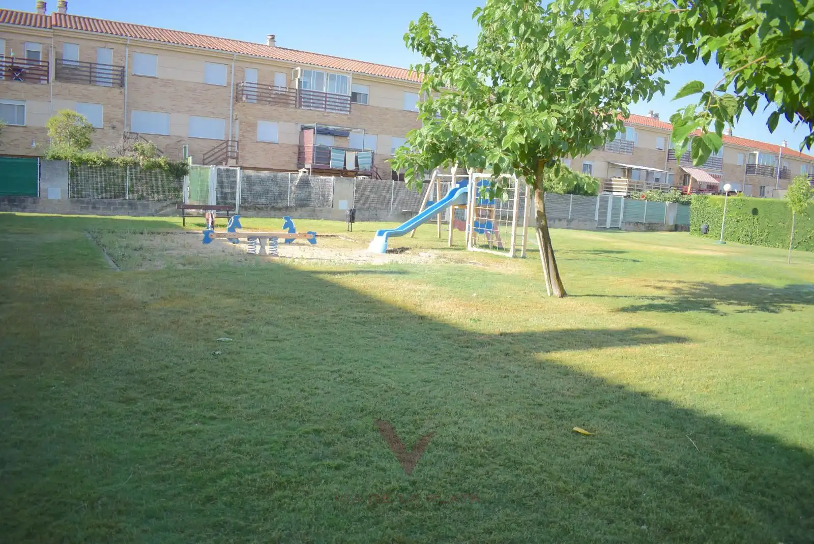 Parking de Casa adosada en venta en Monterrubio de Armuña con Calefacción, Jardín privado y Parquet