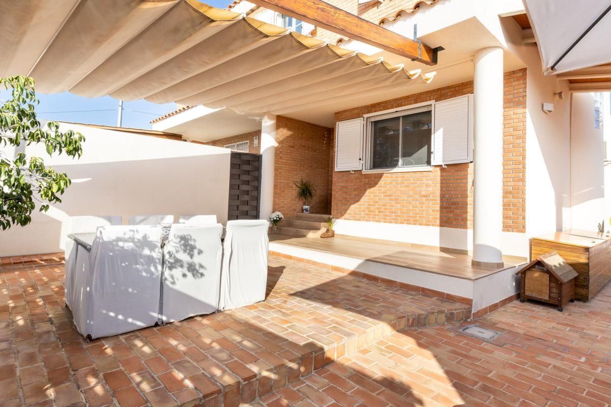 Jardín de Casa adosada en venta en Náquera con Aire acondicionado, Calefacción y Terraza