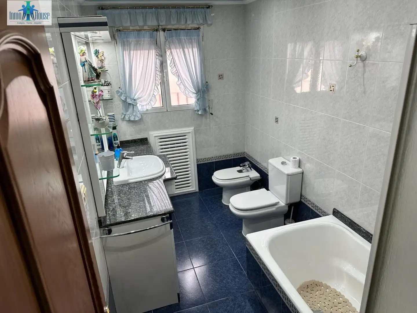 Bathroom of Attic for sale in Almansa  with Air Conditioner, Private garden and Terrace