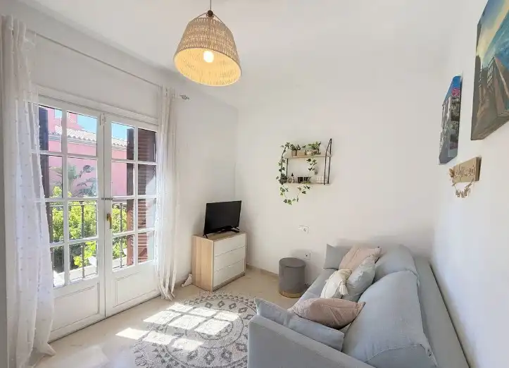 Sala de estar de Casa adosada en venta en Estepona con Aire acondicionado, Calefacción y Jardín privado