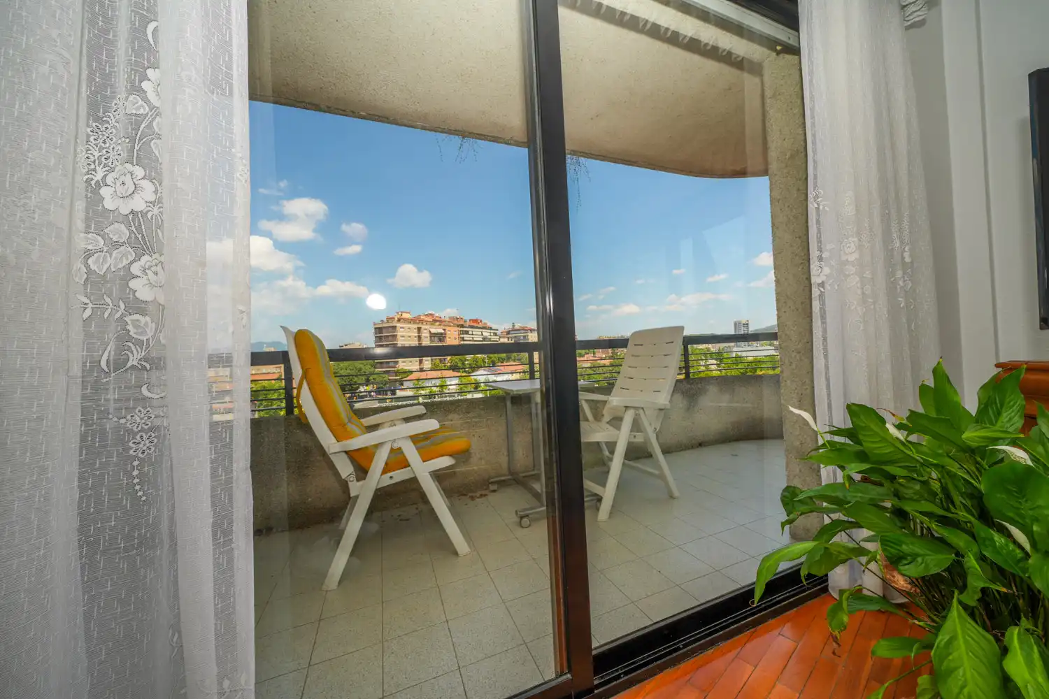 Terraza de Piso en venta en Girona con Calefacción, Parquet y Terraza