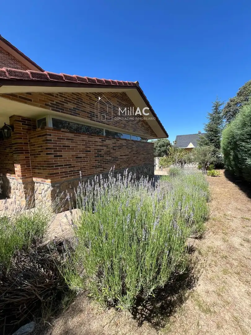 Exterior view of Houses for sale in El Espinar  with Heating, Private garden and Terrace
