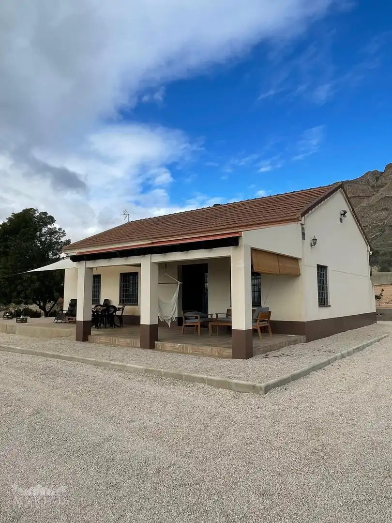 Vista exterior de Casa o xalet en venda en Jumilla amb Terrassa