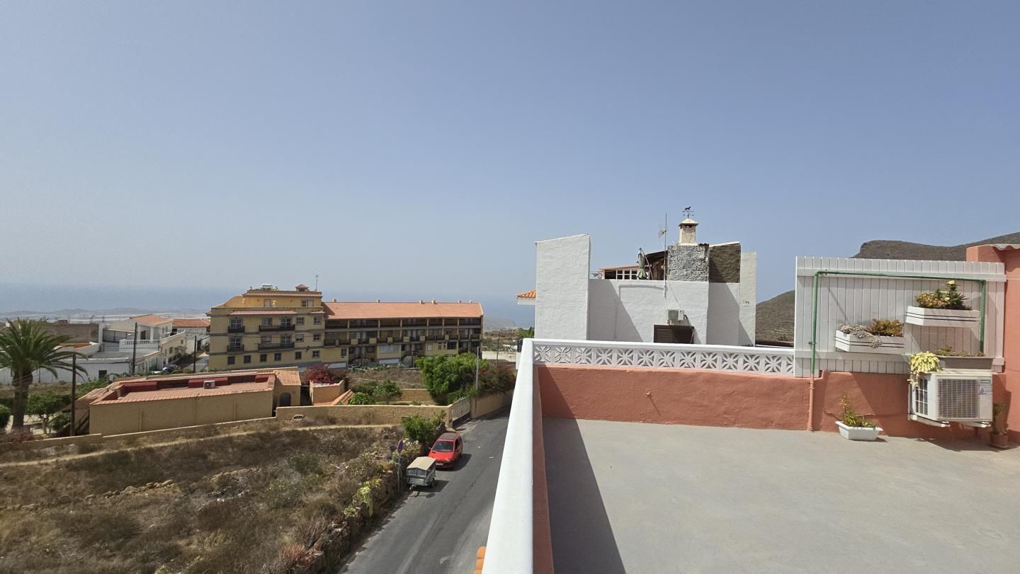 Vista exterior de Àtic en venda en Arona amb Aire condicionat, Calefacció i Terrassa