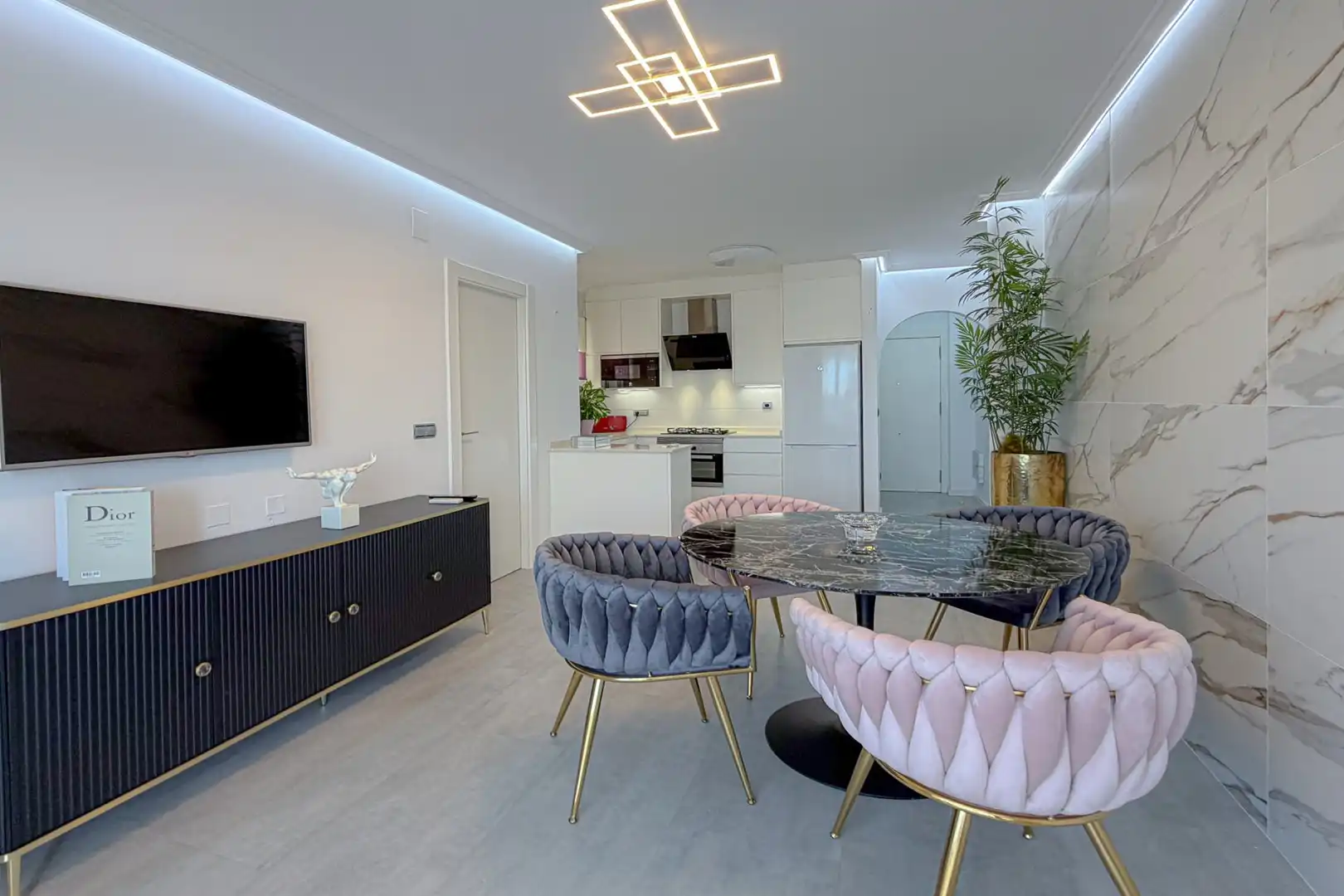 Ático con ascensor en venta en Avenida Diego Ramírez Pastor 192, imagen 2