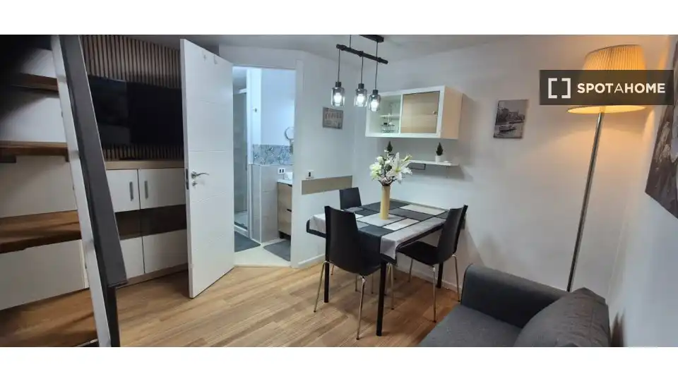 Comedor de Estudio para compartir en Arona con Aire acondicionado, Terraza y Amueblado