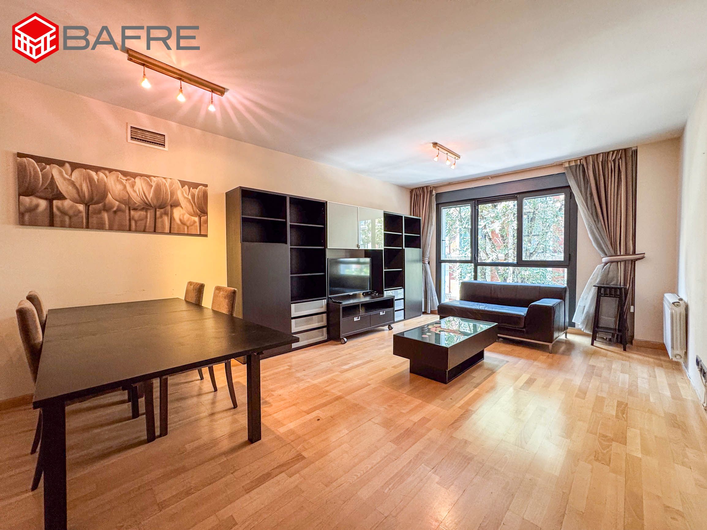 Sala de estar de Piso en venta en  Madrid Capital con Aire acondicionado y Piscina