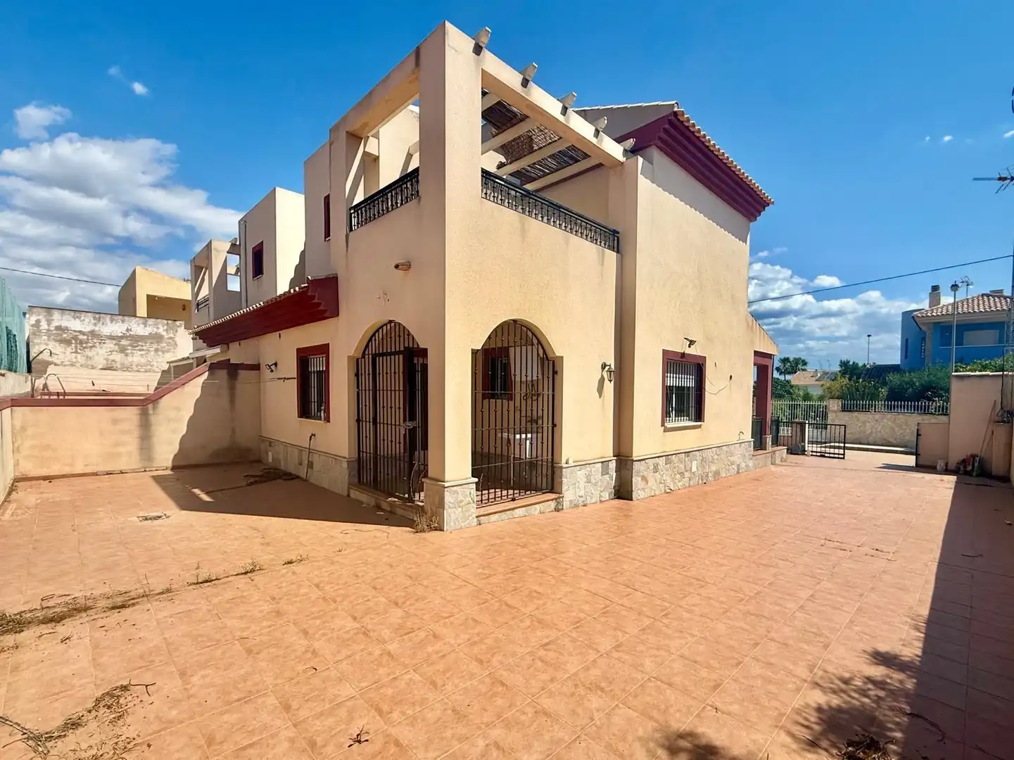 Vista exterior de Casa adosada en venta en Cartagena con Terraza, Trastero y Balcón