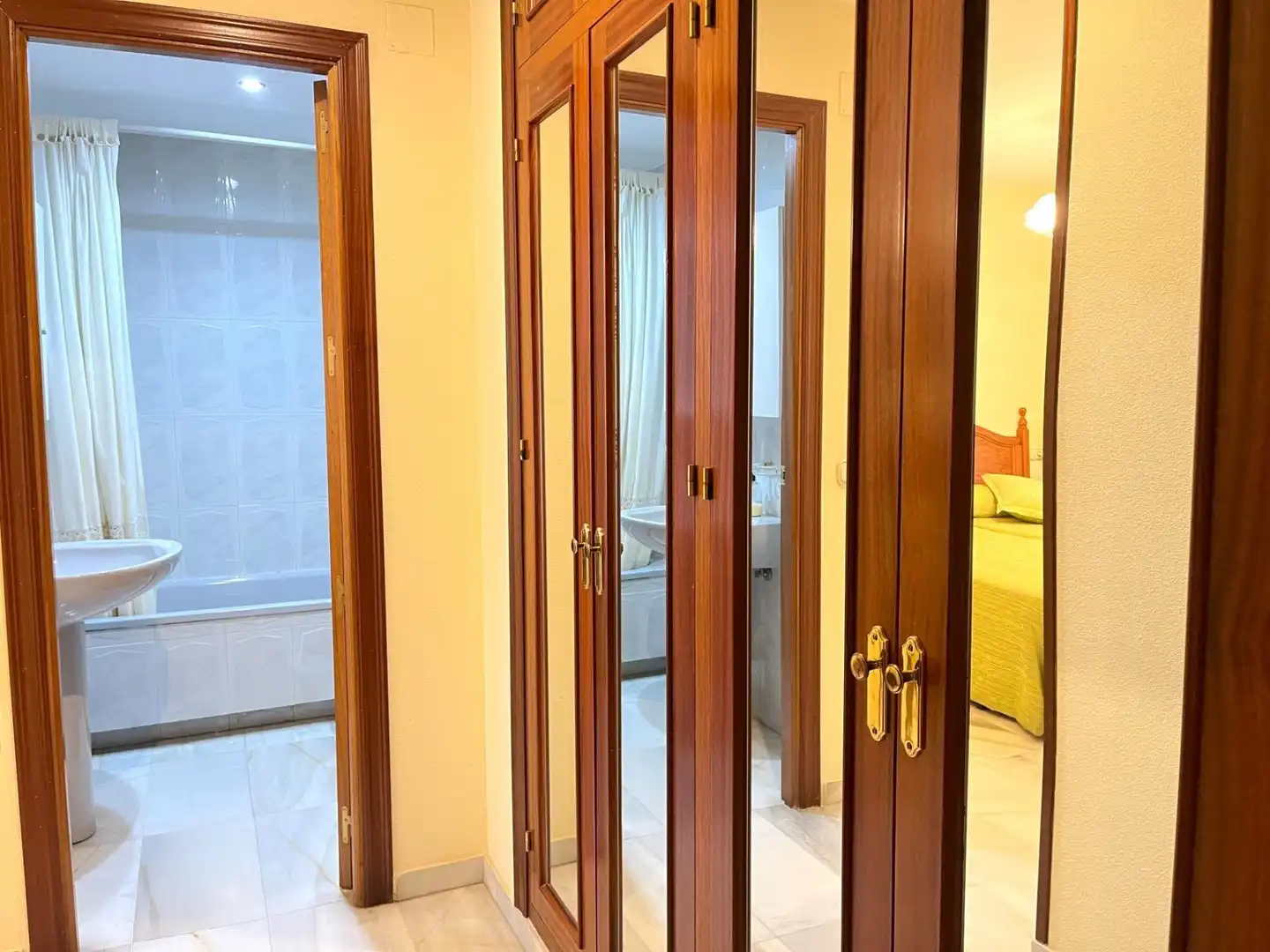 Schlafzimmer von Wohnungen zum Verkauf in Fuengirola mit Gemeinschaftspool