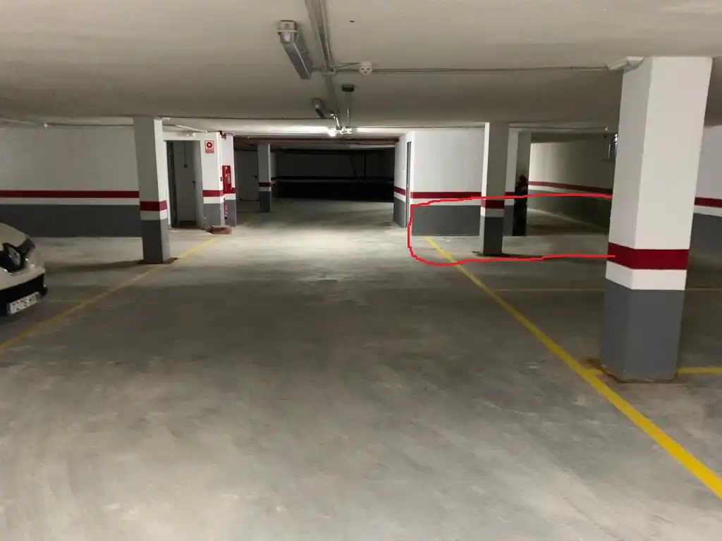 Einzelparkplatz mit Aufzug zum Verkauf in Pueblo
