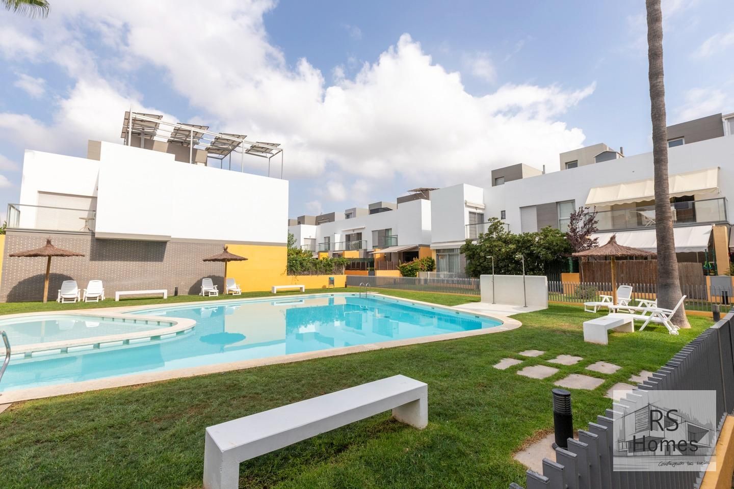 Swimming pool of Single-family semi-detached for sale in San Antonio de Benagéber  with Air Conditioner, Heating and Private garden