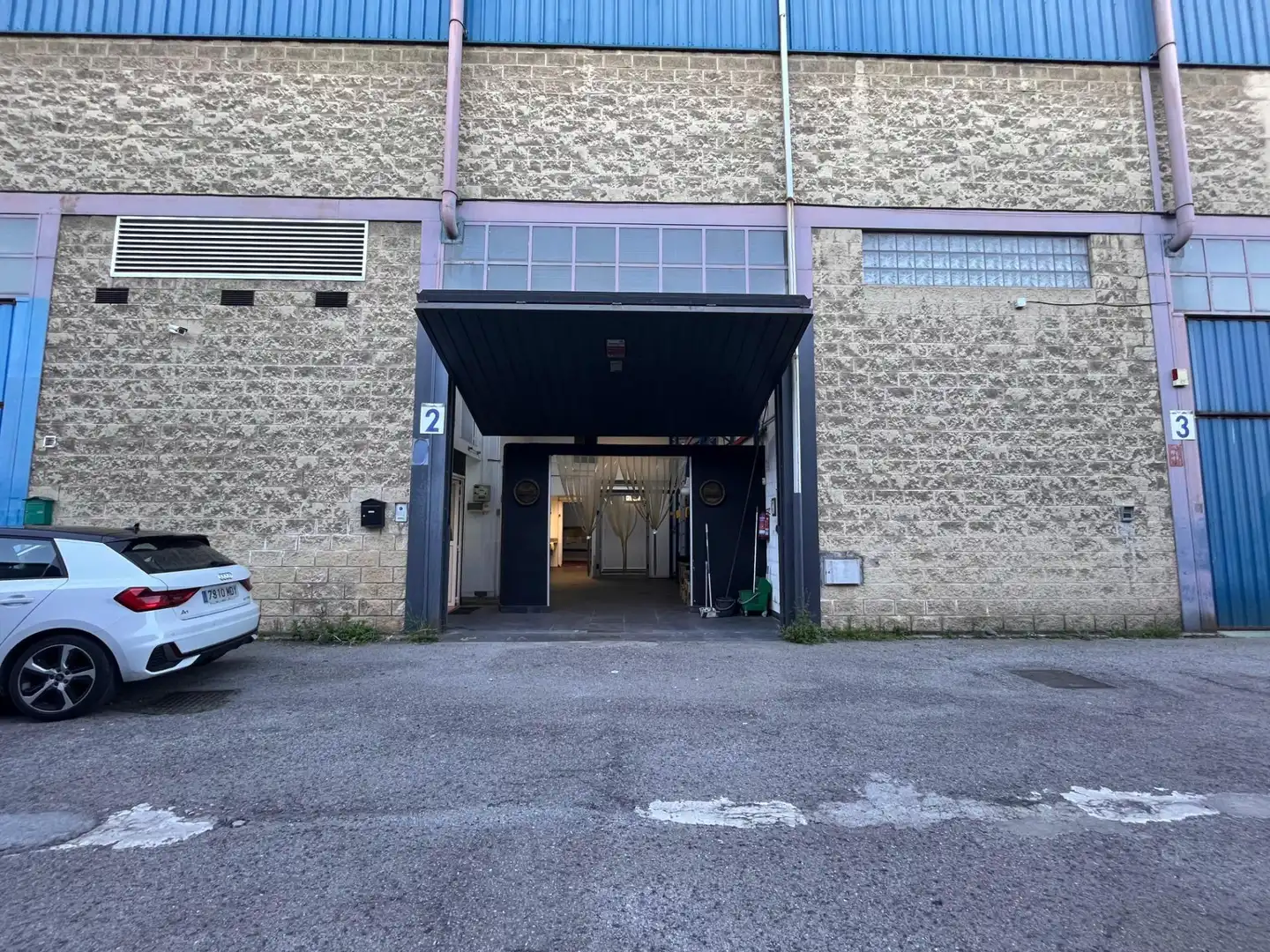 Exterior view of Industrial buildings for sale in Basauri 