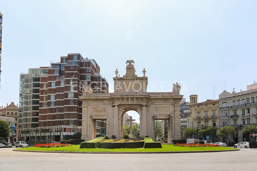 Außenansicht von Wohnung zum Verkauf in Valencia mit Heizung und Balkon