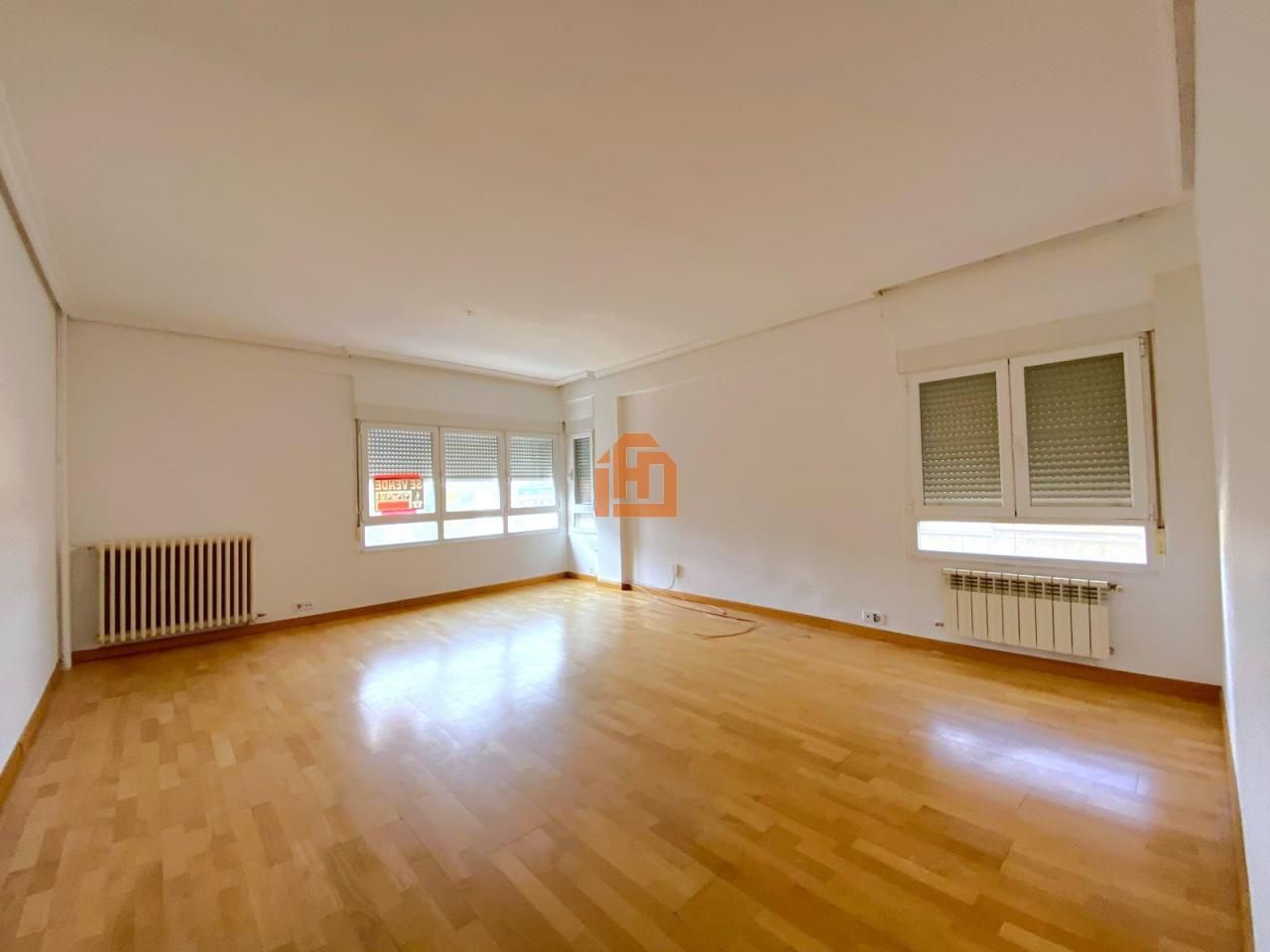 Sala d'estar de Apartament en venda en León Capital  amb Calefacció
