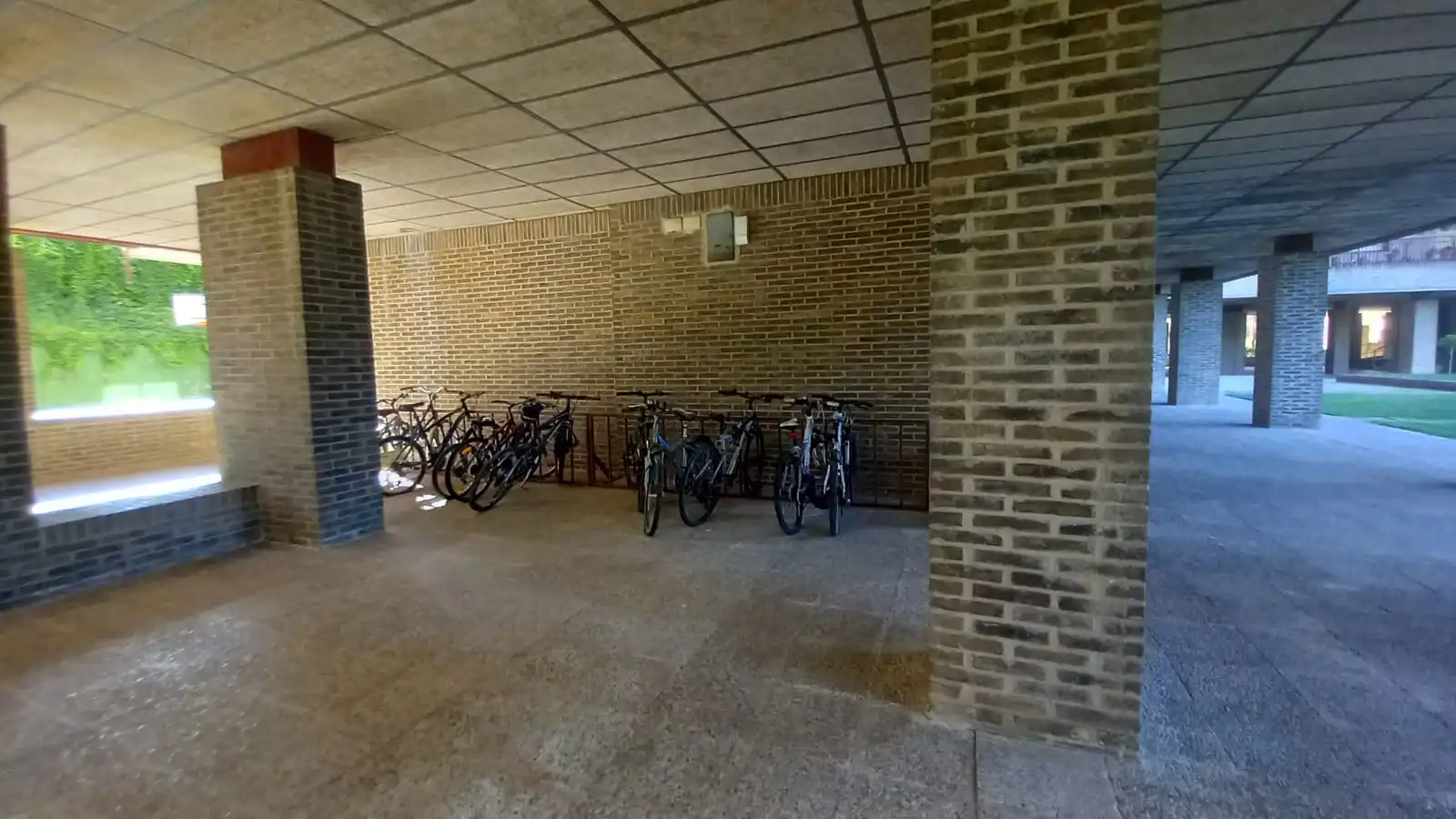 Parking de Piso de alquiler en Zaragoza con Aire acondicionado, Calefacción y Parquet