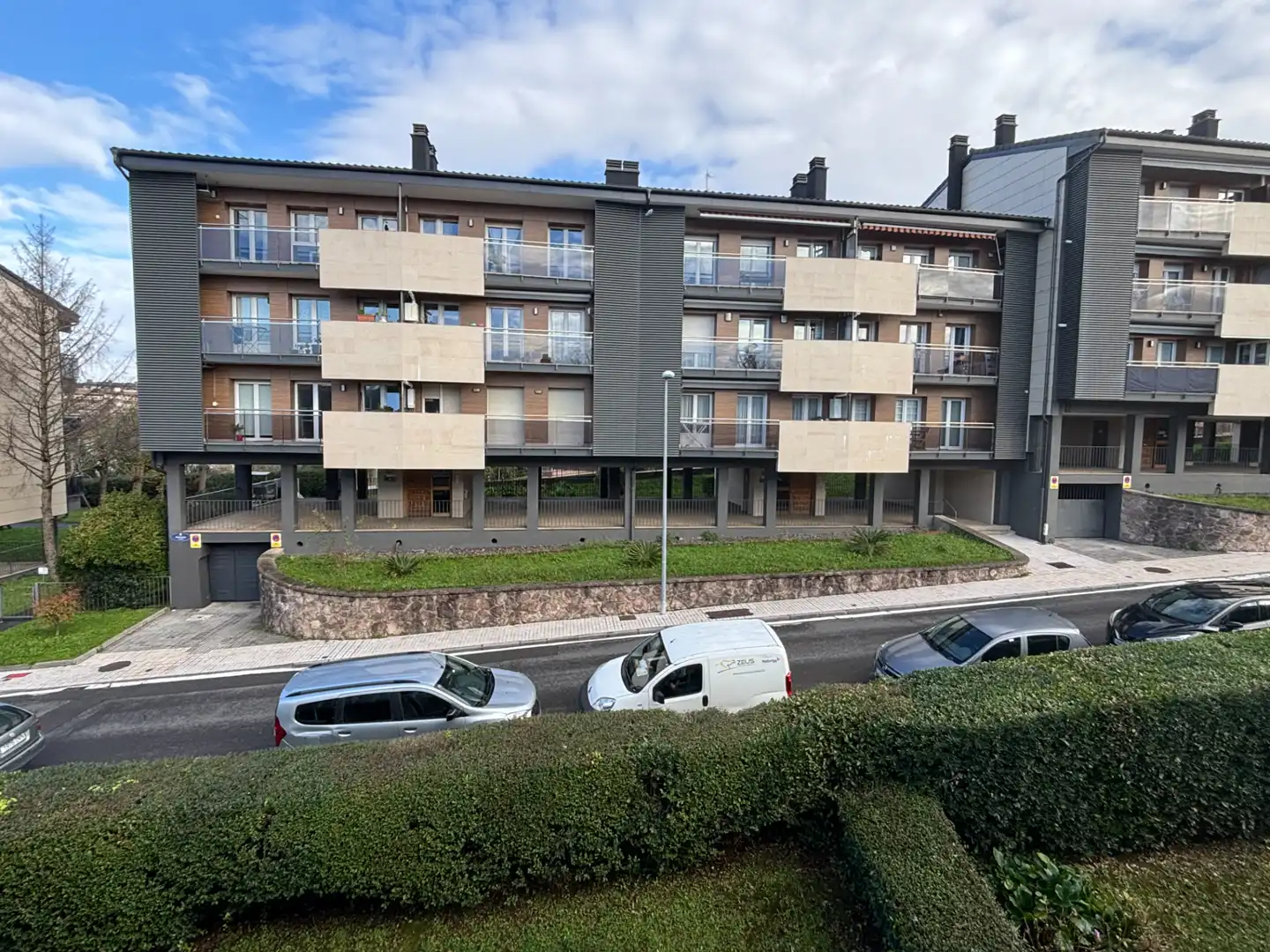 Vista exterior de Pis en venda en Donostia - San Sebastián  amb Calefacció, Terrassa i Moblat