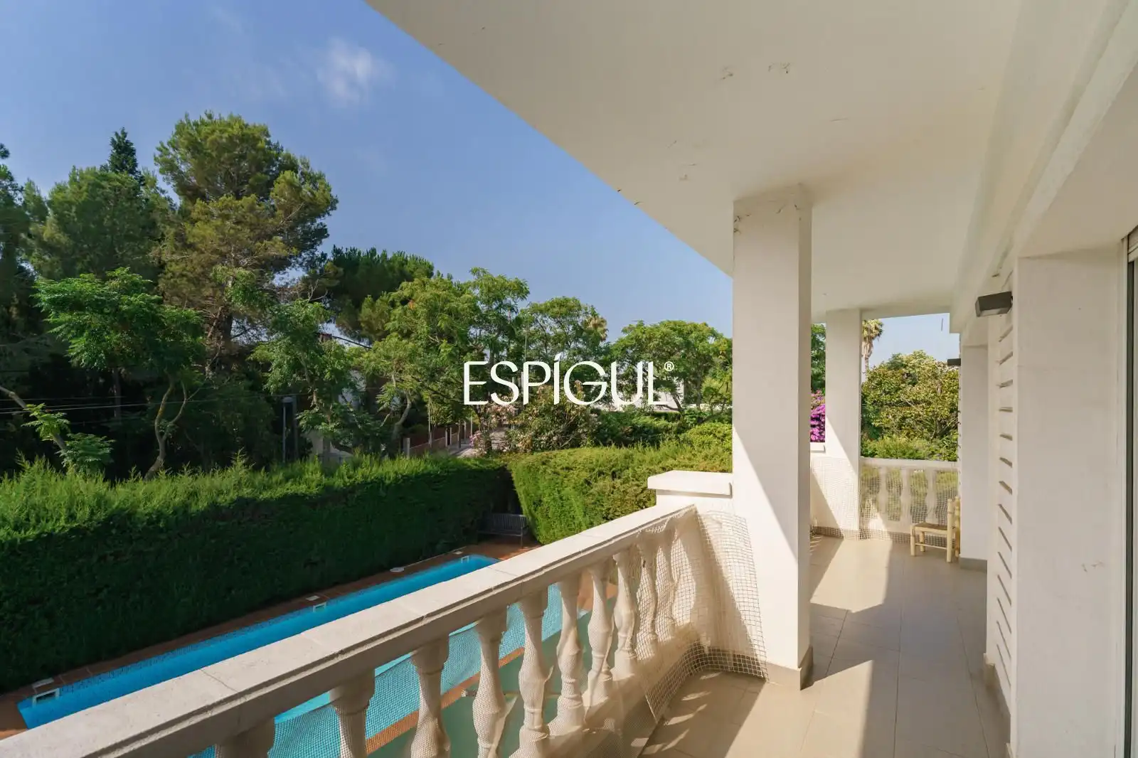 Swimming pool of Houses for sale in Sant Cugat del Vallès  with Air Conditioner, Heating and Parquet flooring