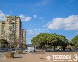 Vista exterior de Pis en venda en L'Hospitalet de Llobregat amb Aire condicionat i Calefacció