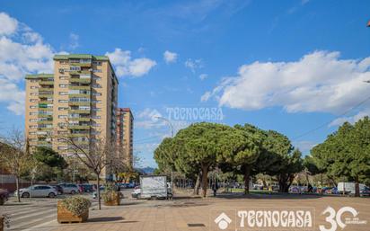 Vista exterior de Pis en venda en L'Hospitalet de Llobregat amb Aire condicionat i Calefacció