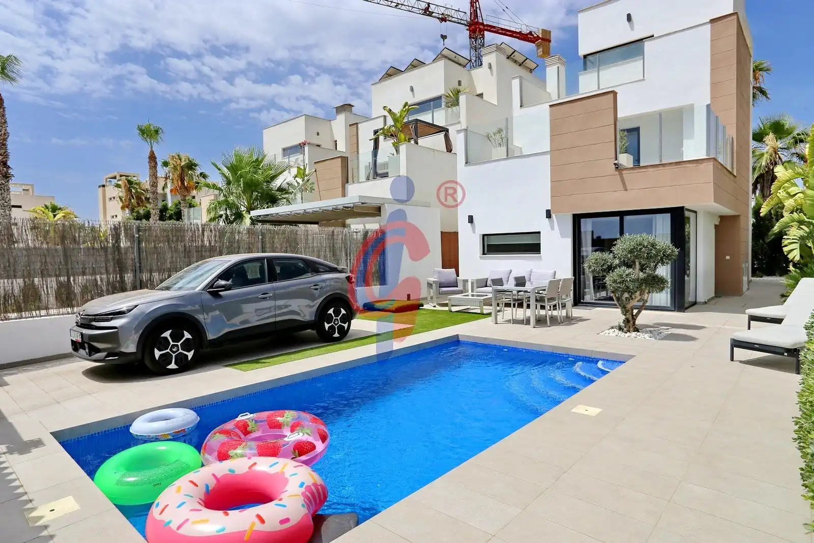 Piscina de Casa adosada en venda en Guardamar del Segura amb Aire condicionat, Jardí privat i Terrassa