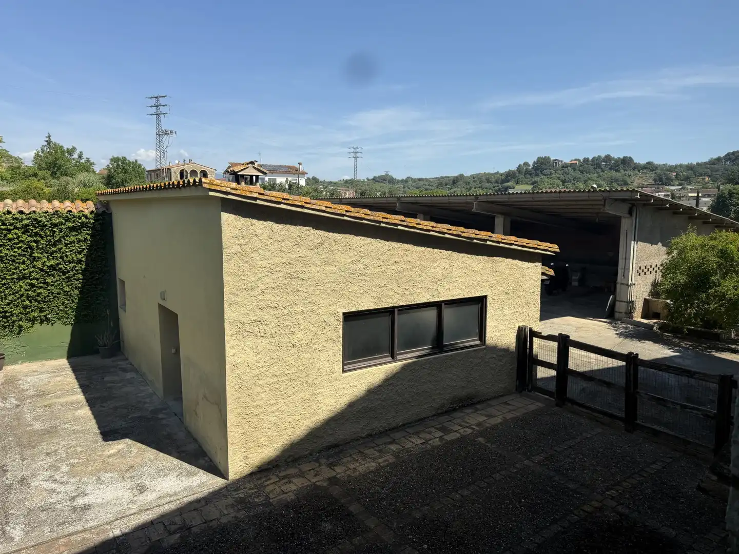 Vista exterior de Finca rústica en venda en Banyoles amb Calefacció, Terrassa i Traster