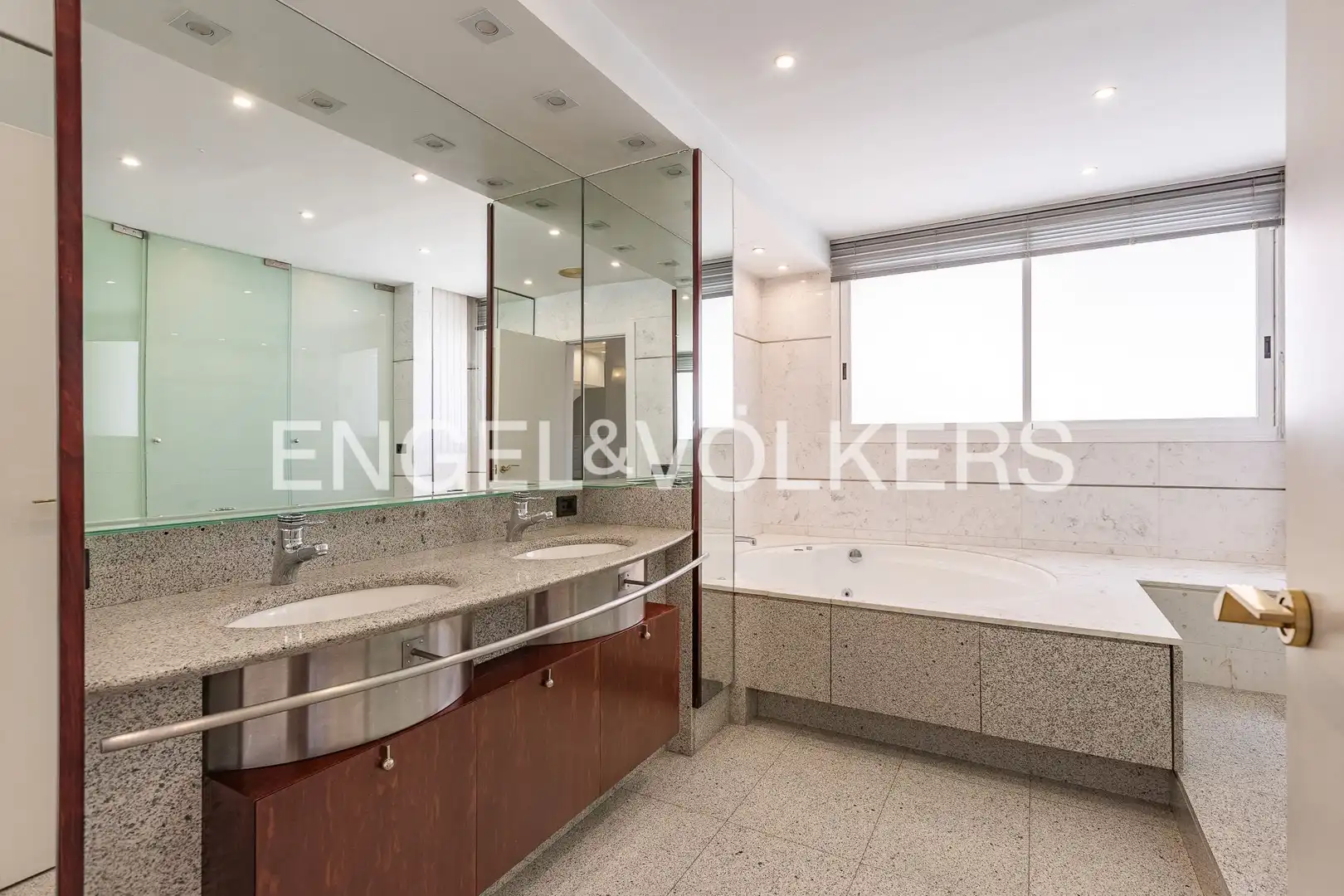 Baño de Casa o chalet en venta en Sant Cugat del Vallès con Aire acondicionado, Calefacción y Jardín privado