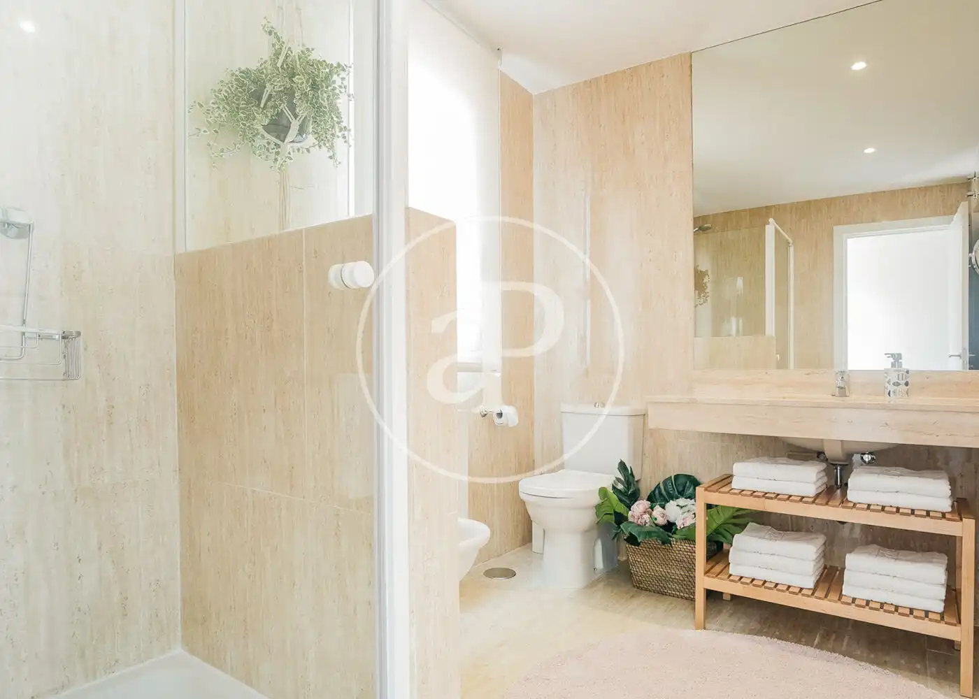 Attic for rent in C. de los Caños del Peral, Palacio