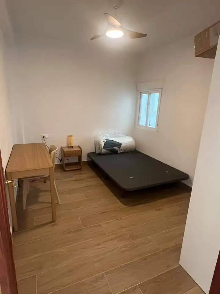 Bedroom of Flat for rent in Sevilla  with Air Conditioner, Terrace and Furnished