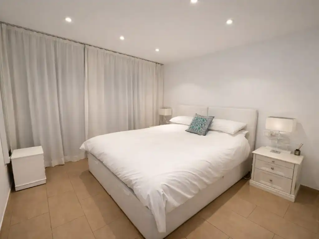 Schlafzimmer von Wohnung zum Verkauf in Calvià mit Klimaanlage, Privatgarten und Terrasse