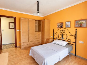 Flat with balcony for sale in Calle Eras 11