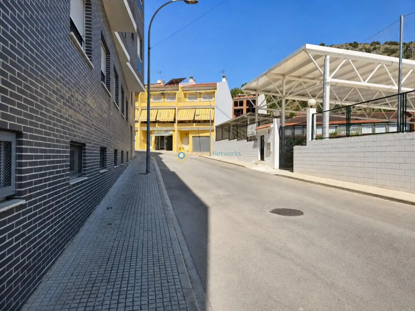 Vista exterior de Garaje en venta en Ador