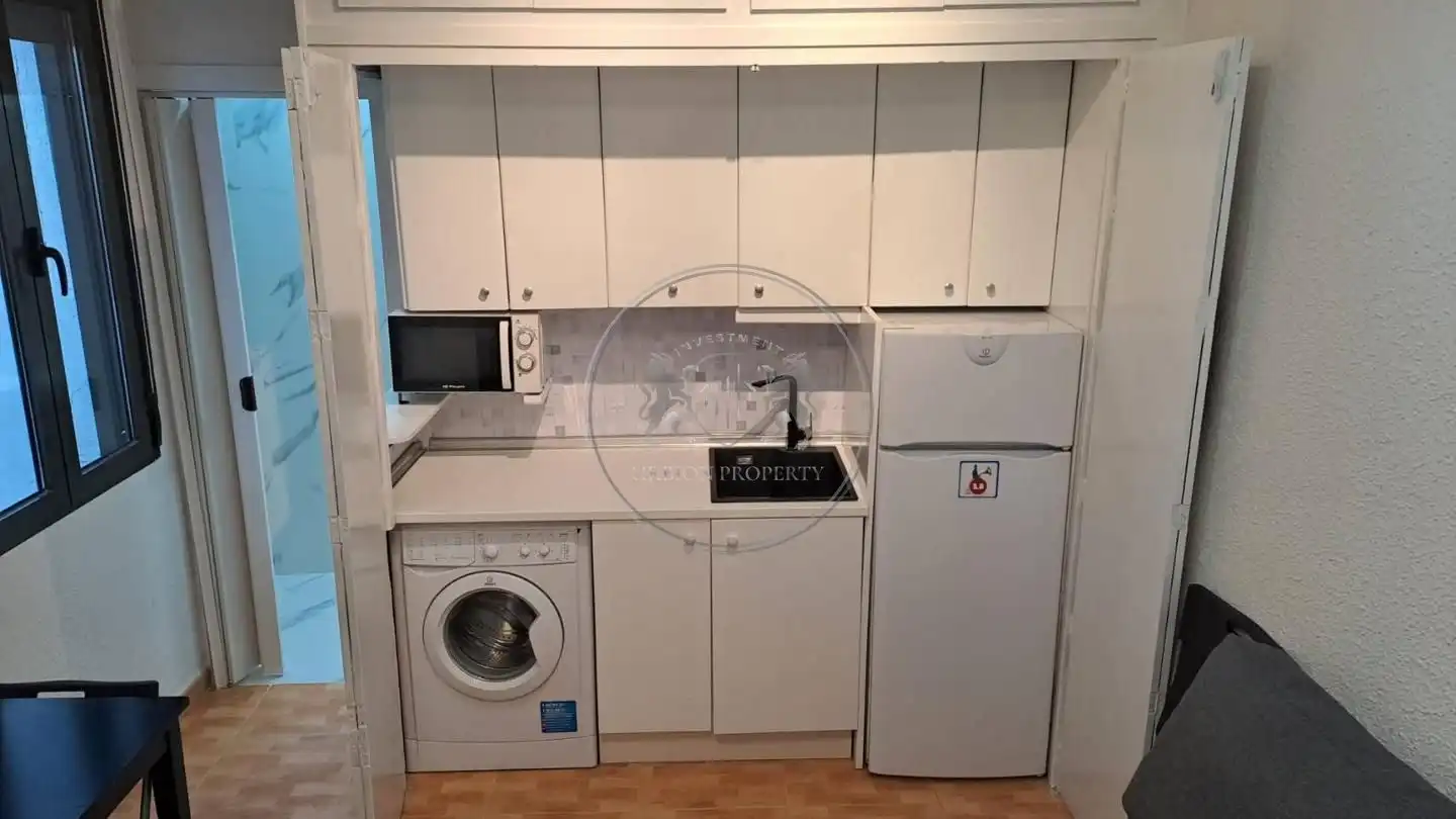 Cocina de Estudio de alquiler en Madrid con Calefacción y Amueblado