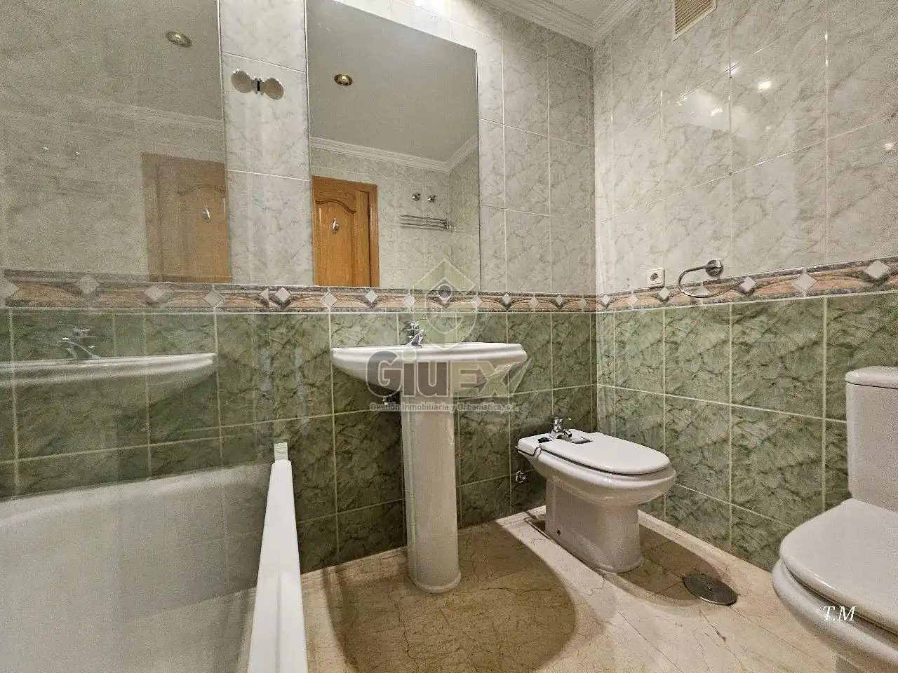 Baño de Dúplex de alquiler en Cáceres con Aire acondicionado, Calefacción y Terraza