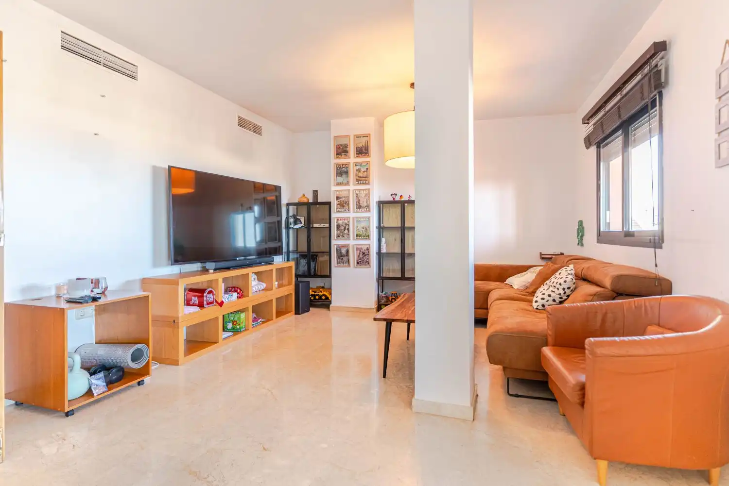 Sala de estar de Piso en venta en Motril con Terraza, Balcón y Piscina comunitaria