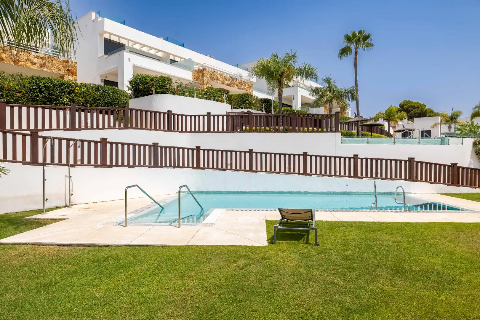 Piscina de Casa adosada en venda en Marbella amb Aire condicionat, Calefacció i Terrassa
