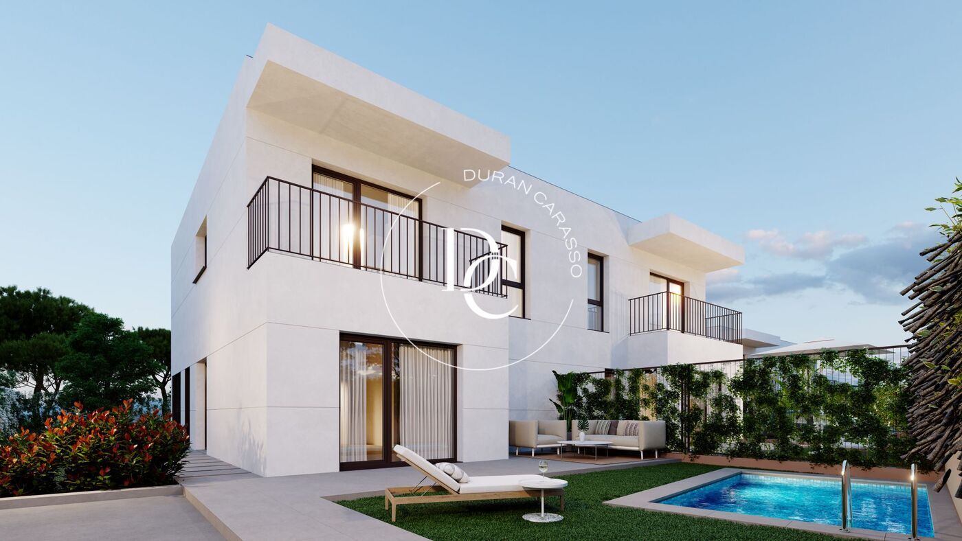 Vista exterior de Casa o xalet en venda en Calafell amb Aire condicionat, Calefacció i Jardí privat