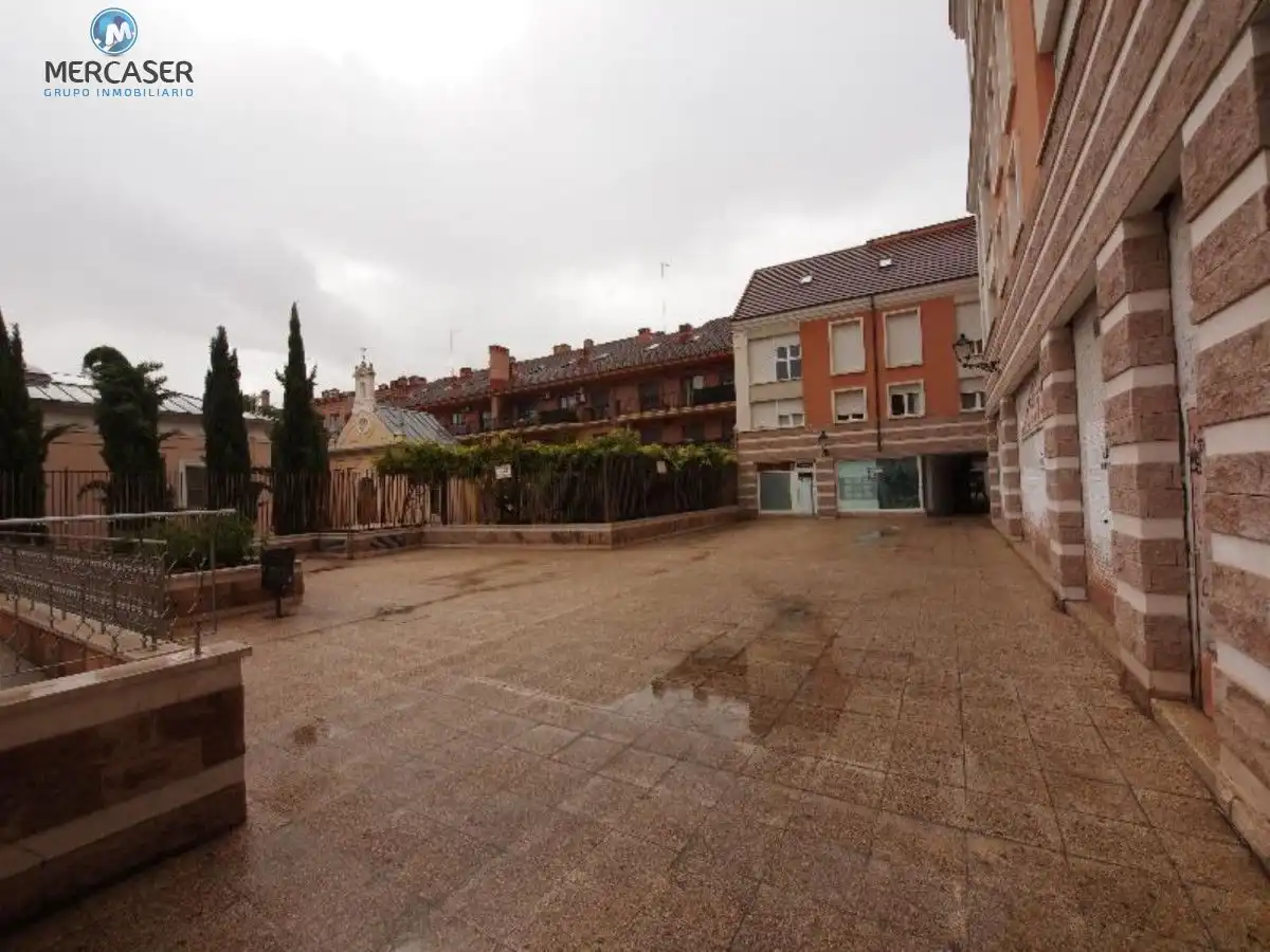 Vista exterior de Local de alquiler en Alcalá de Henares