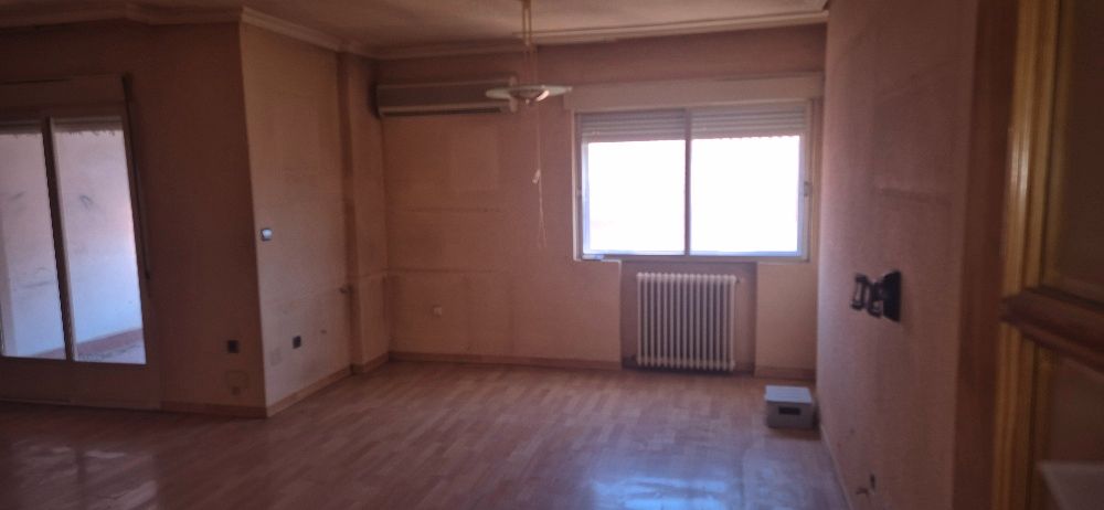 Piso en venta en Calle Juan Sebastián Elcano, 48, Feria