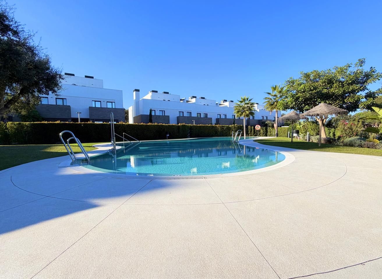 Swimming pool of Single-family semi-detached for sale in Sotogrande  with Air Conditioner, Heating and Parquet flooring