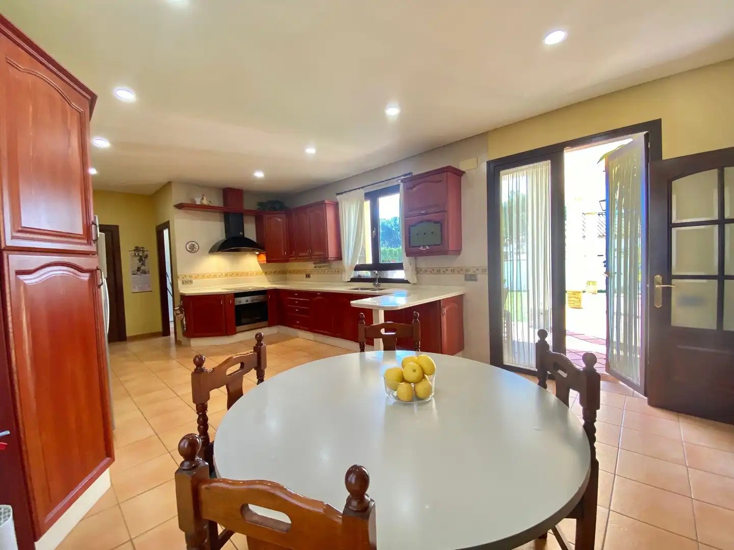 Cocina de Casa o chalet en venta en Alcalá de Guadaira con Jardín privado y Piscina