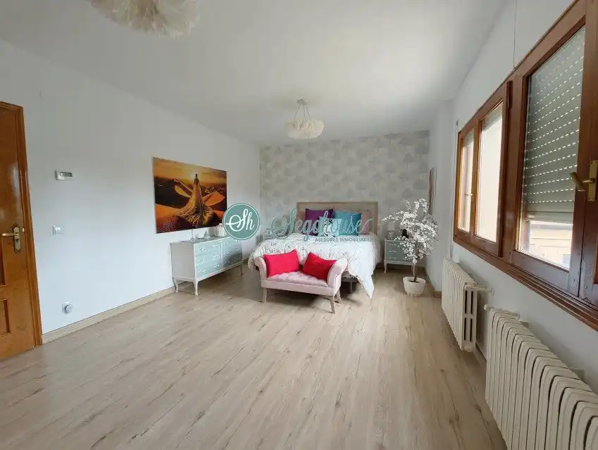 Bedroom of Houses for sale in Segovia  with Heating