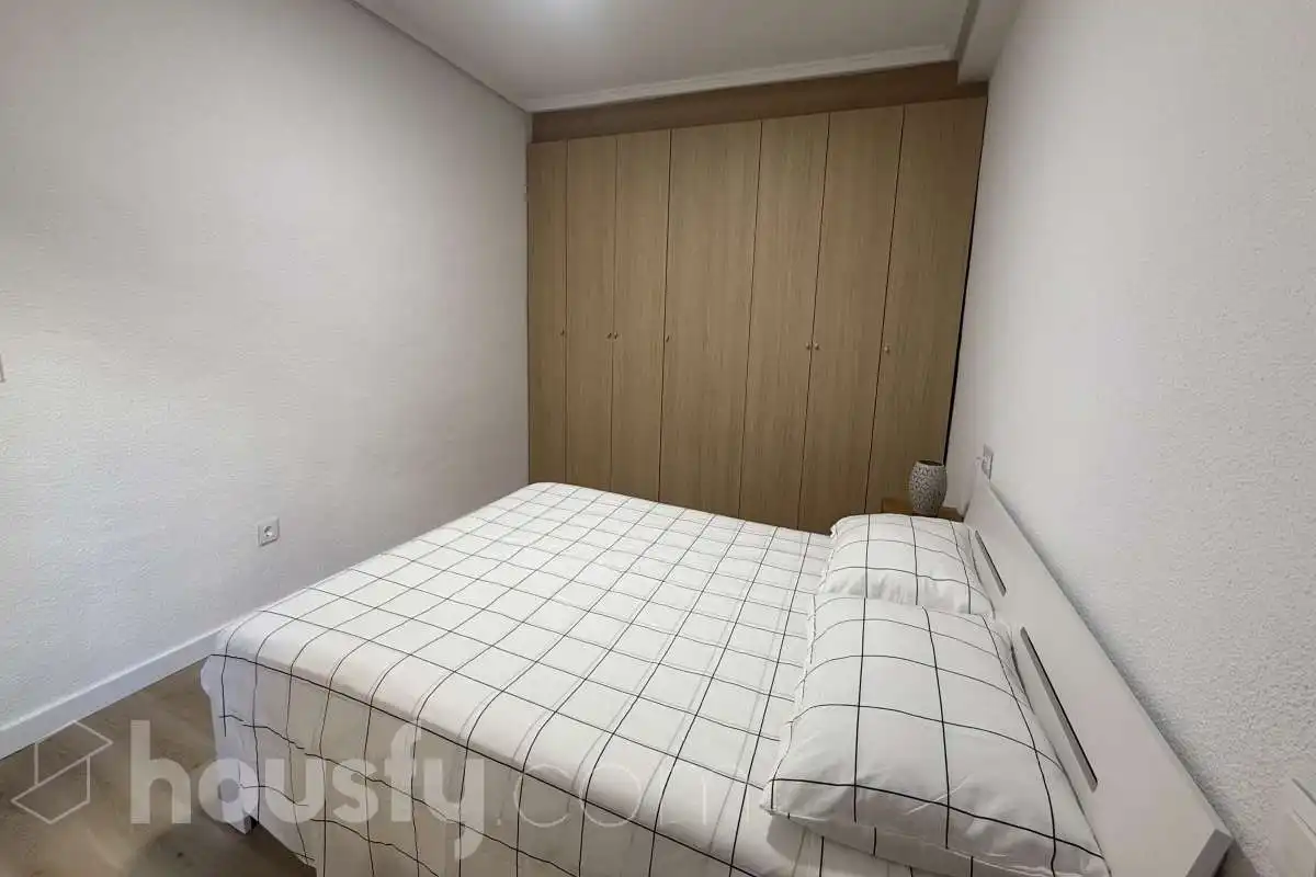 Schlafzimmer von Wohnung zur Miete in Torrevieja mit Parkett, Terrasse und Möbliert